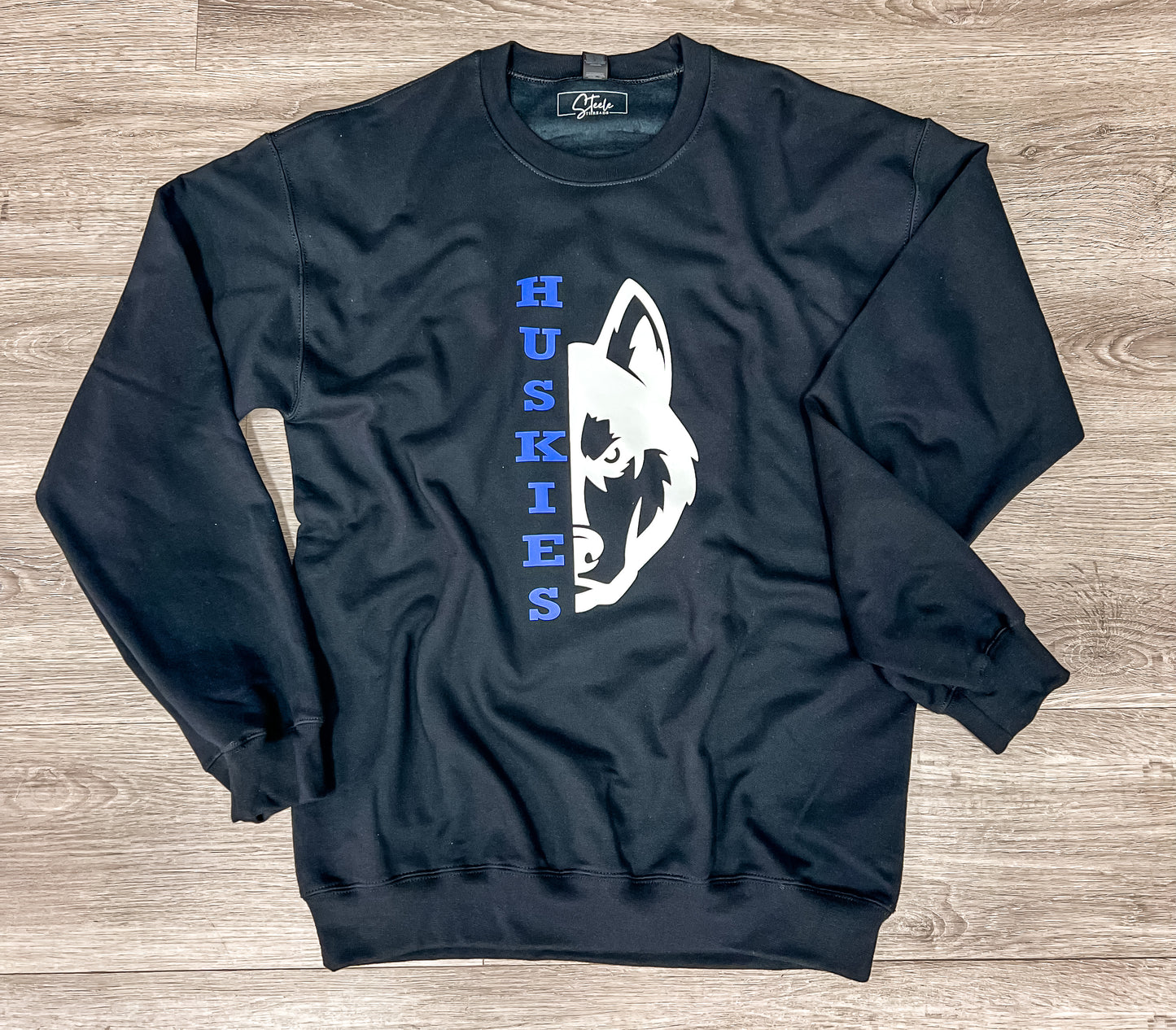 Huskies Half Head Crew- Black